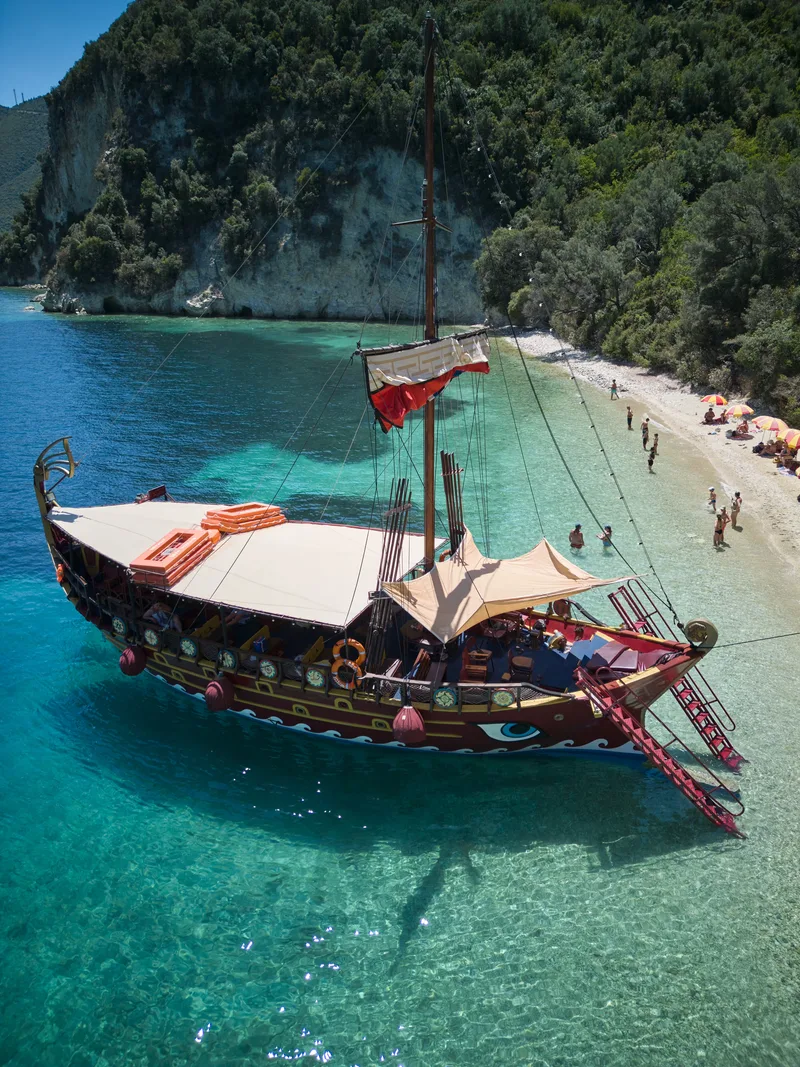 Tur cu barca la Meganisi & Skorpios
